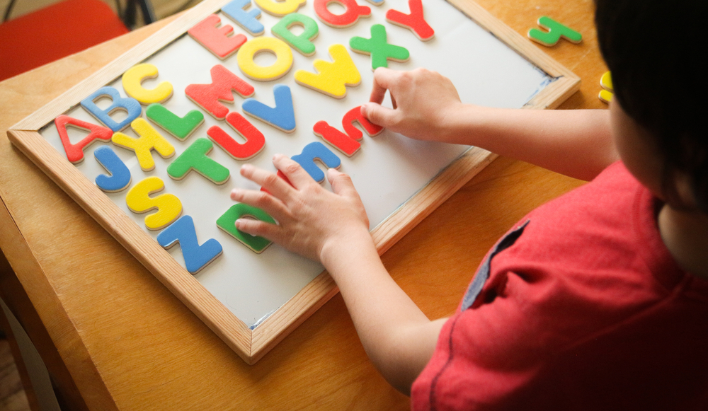 a child learning the alphabet how to choose a beginning reading program for your child